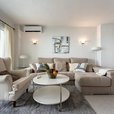 Coastal Charm Renovated 2bed Apt, Pool, Sea Views Apartment Benalmádena